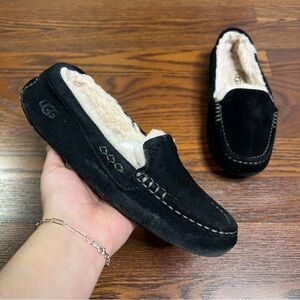 UGG Women's Ansley moccasin slippers in black suede size 6
